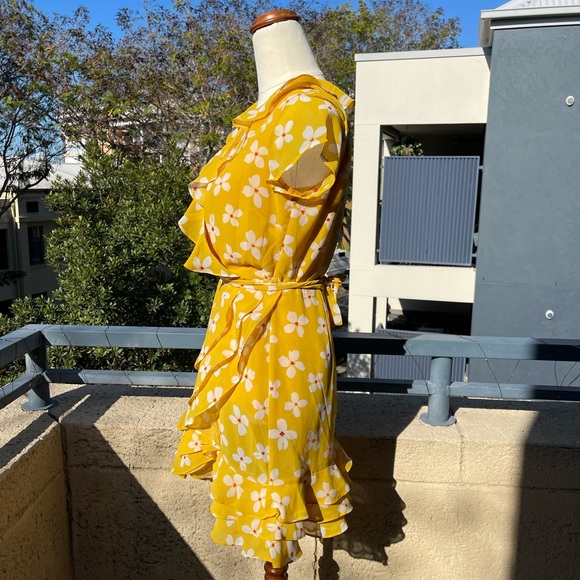 Bardot Yellow Daisy Abstract Mini Wrap Dress - Picture 5 of 8